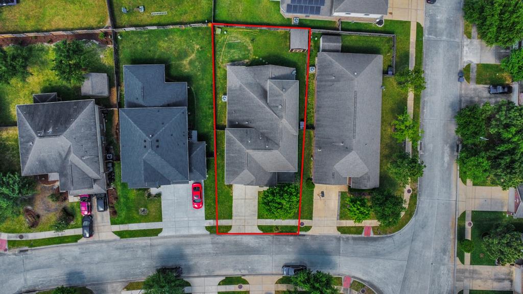 9811 Layton Ridge Drive, Humble, Texas image 38