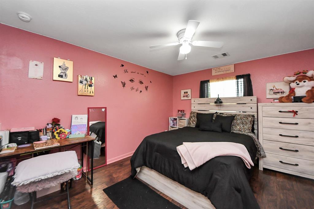 9811 Layton Ridge Drive, Humble, Texas image 32