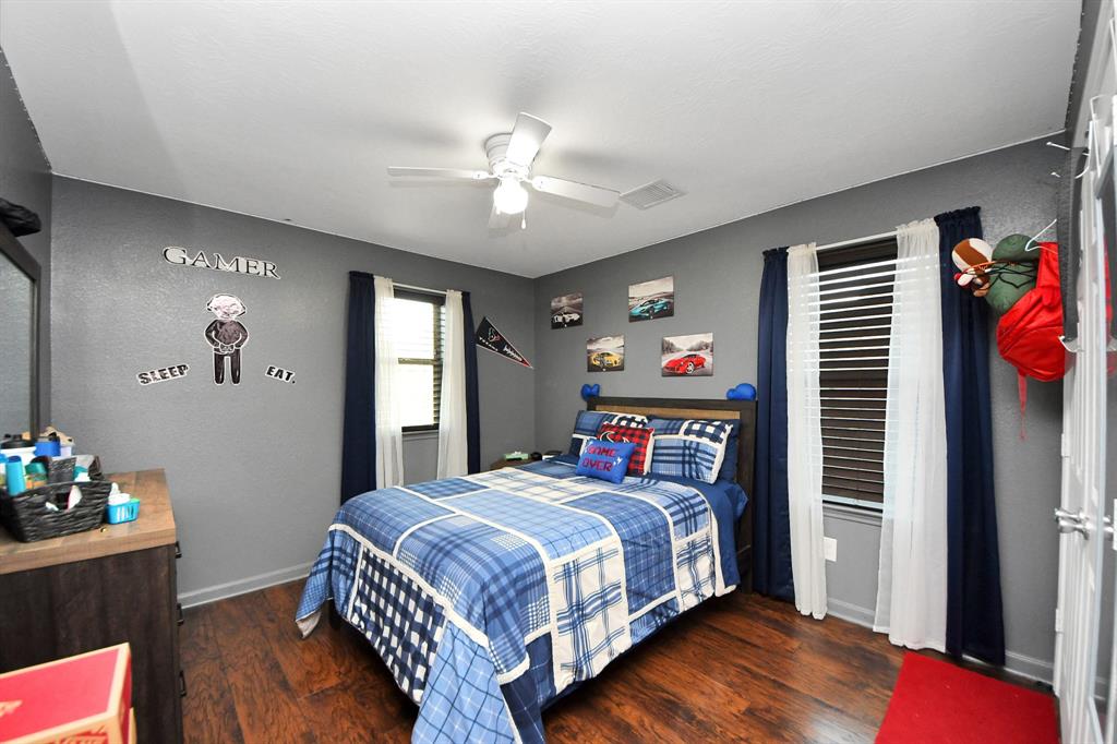 9811 Layton Ridge Drive, Humble, Texas image 31