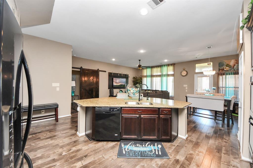 9811 Layton Ridge Drive, Humble, Texas image 9