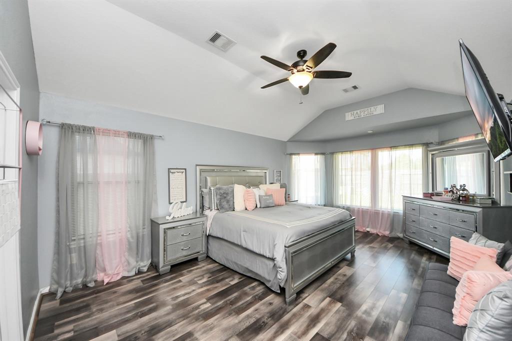 9811 Layton Ridge Drive, Humble, Texas image 15