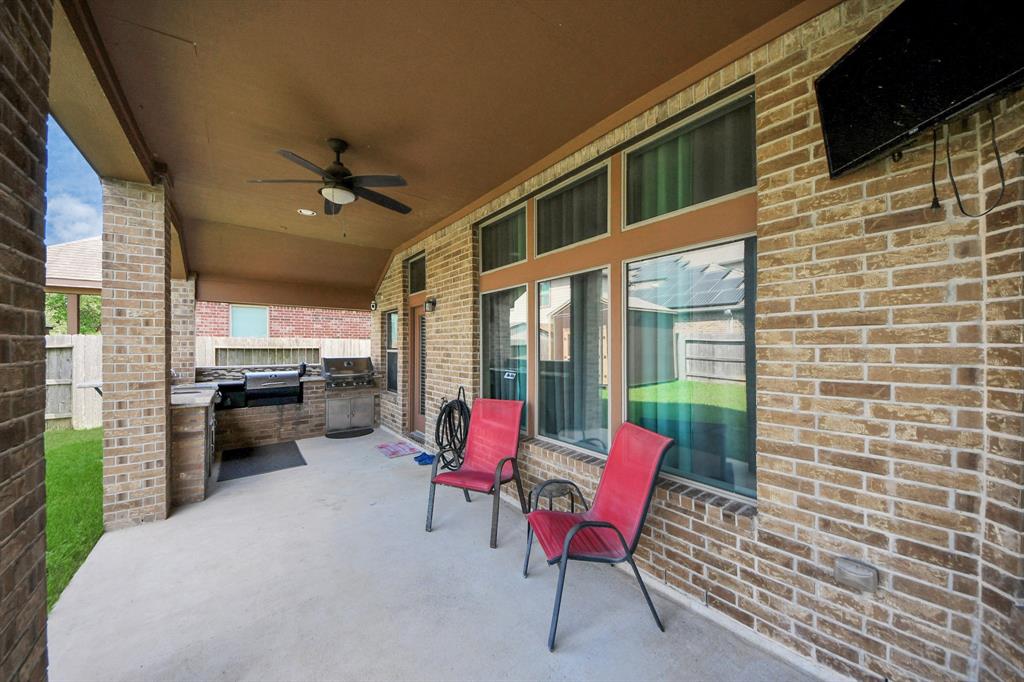 9811 Layton Ridge Drive, Humble, Texas image 36