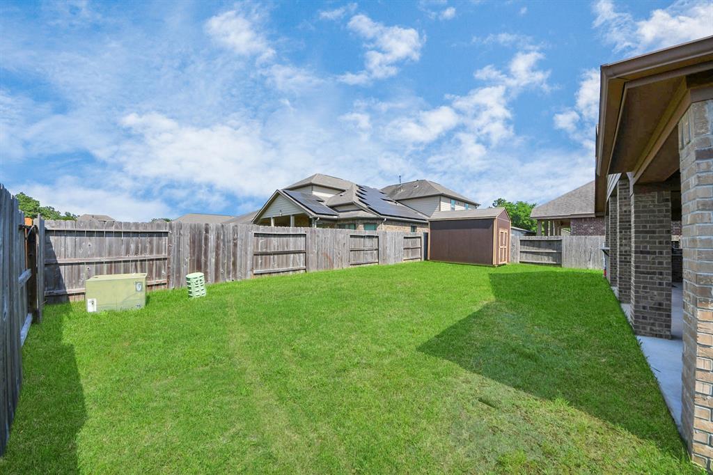 9811 Layton Ridge Drive, Humble, Texas image 34