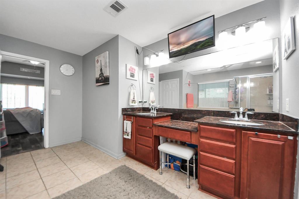 9811 Layton Ridge Drive, Humble, Texas image 19