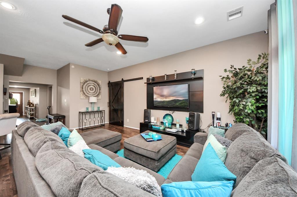 9811 Layton Ridge Drive, Humble, Texas image 13