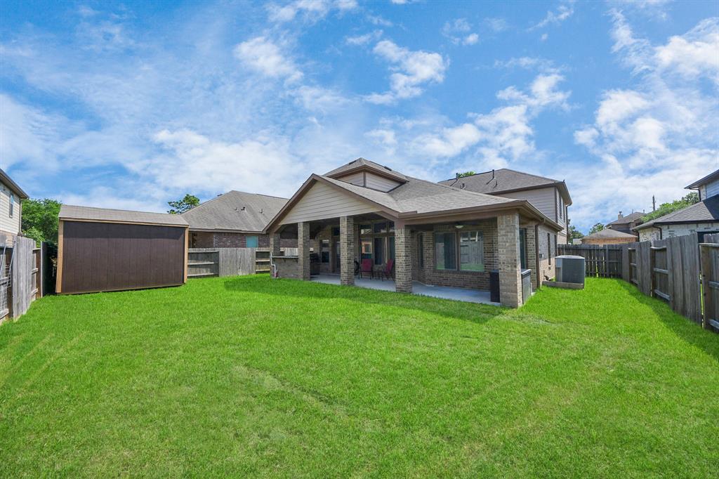 9811 Layton Ridge Drive, Humble, Texas image 33