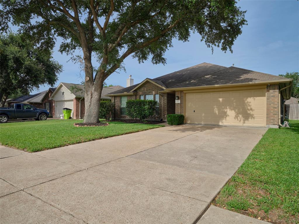 1401 Village Court Drive, Rosenberg, Texas image 2