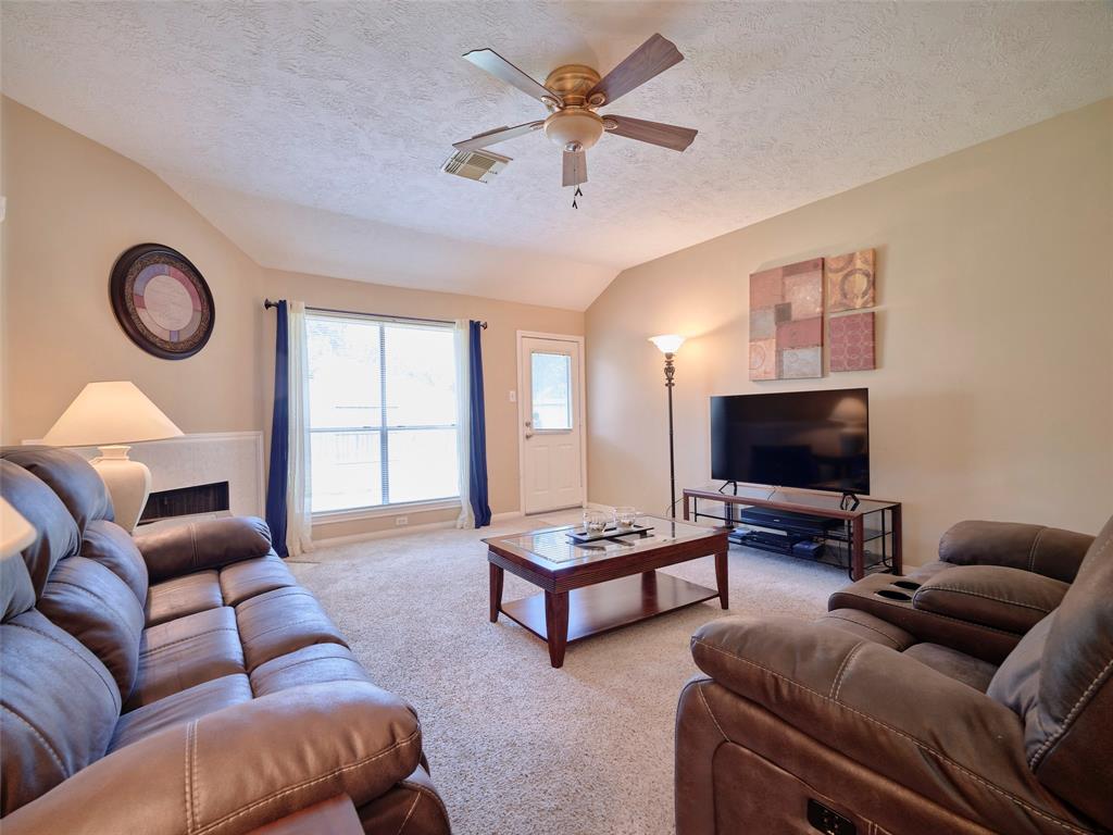 1401 Village Court Drive, Rosenberg, Texas image 11