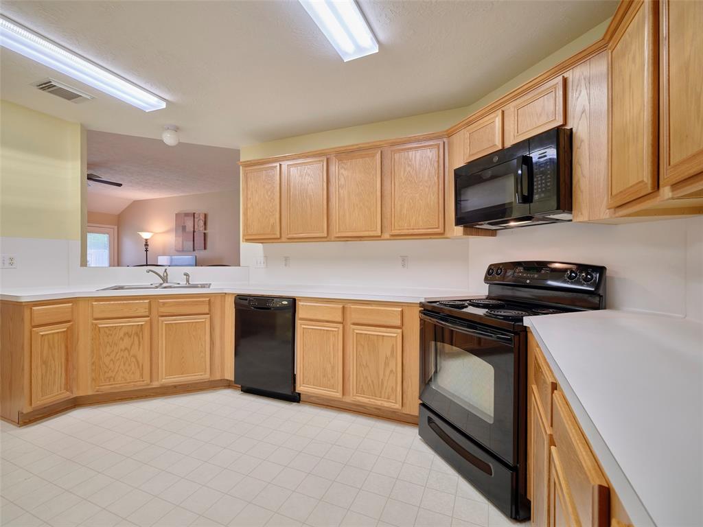 1401 Village Court Drive, Rosenberg, Texas image 18