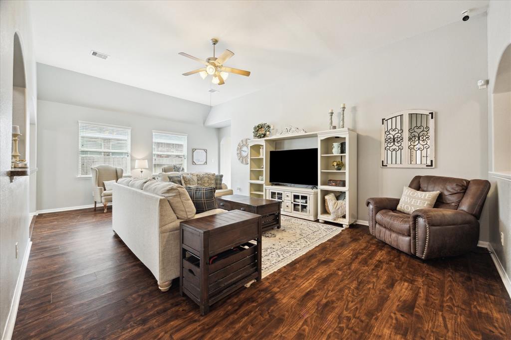 369 Lake Line Drive, Alvin, Texas image 3
