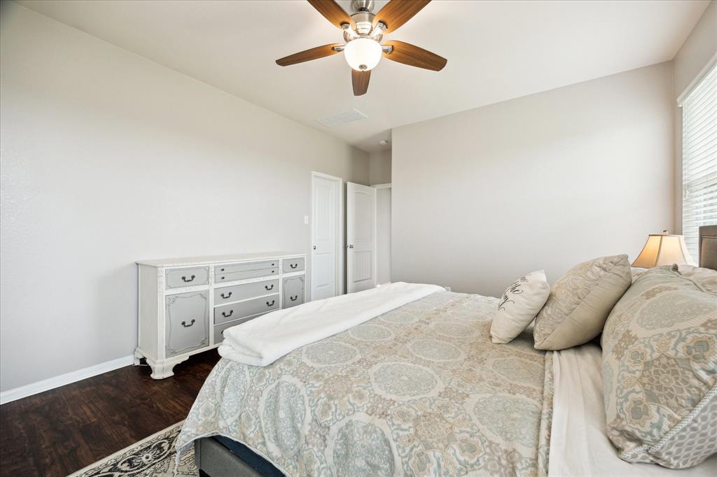 369 Lake Line Drive, Alvin, Texas image 10