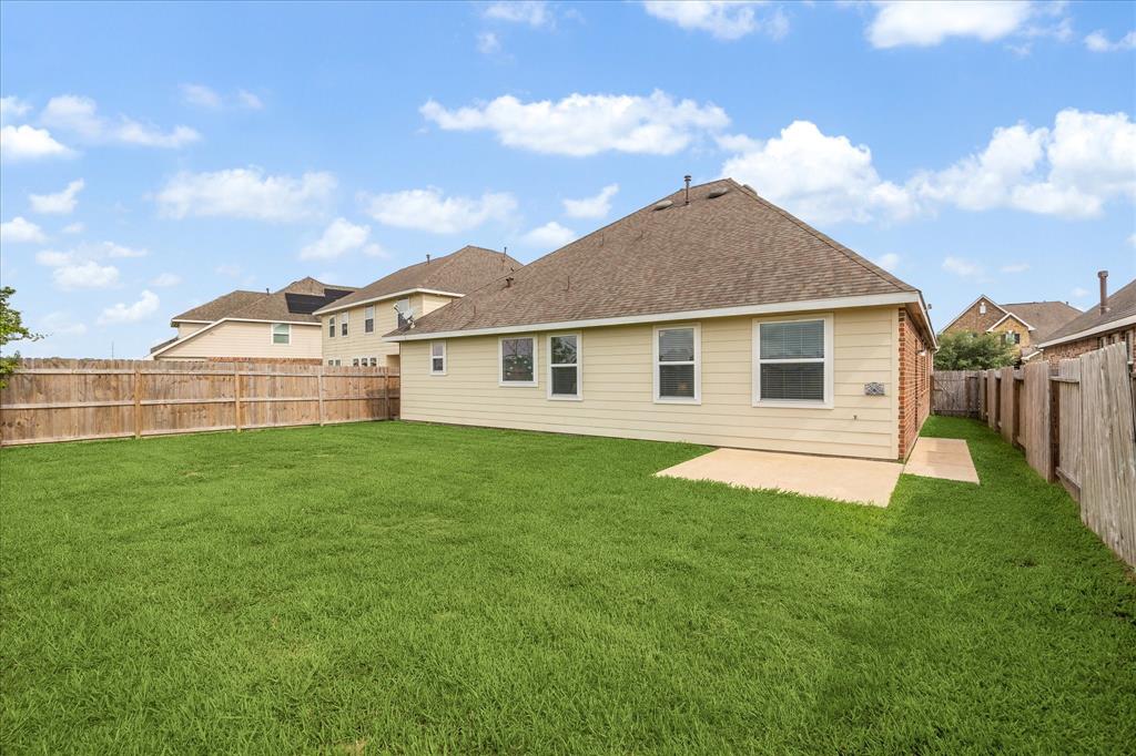 369 Lake Line Drive, Alvin, Texas image 19
