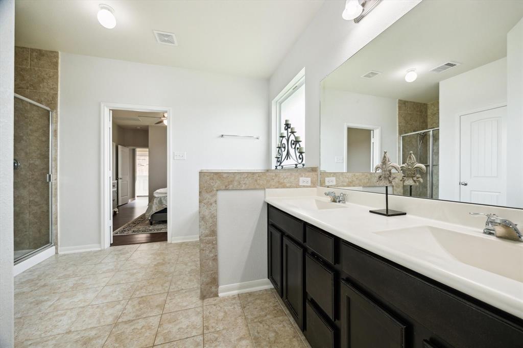 369 Lake Line Drive, Alvin, Texas image 13
