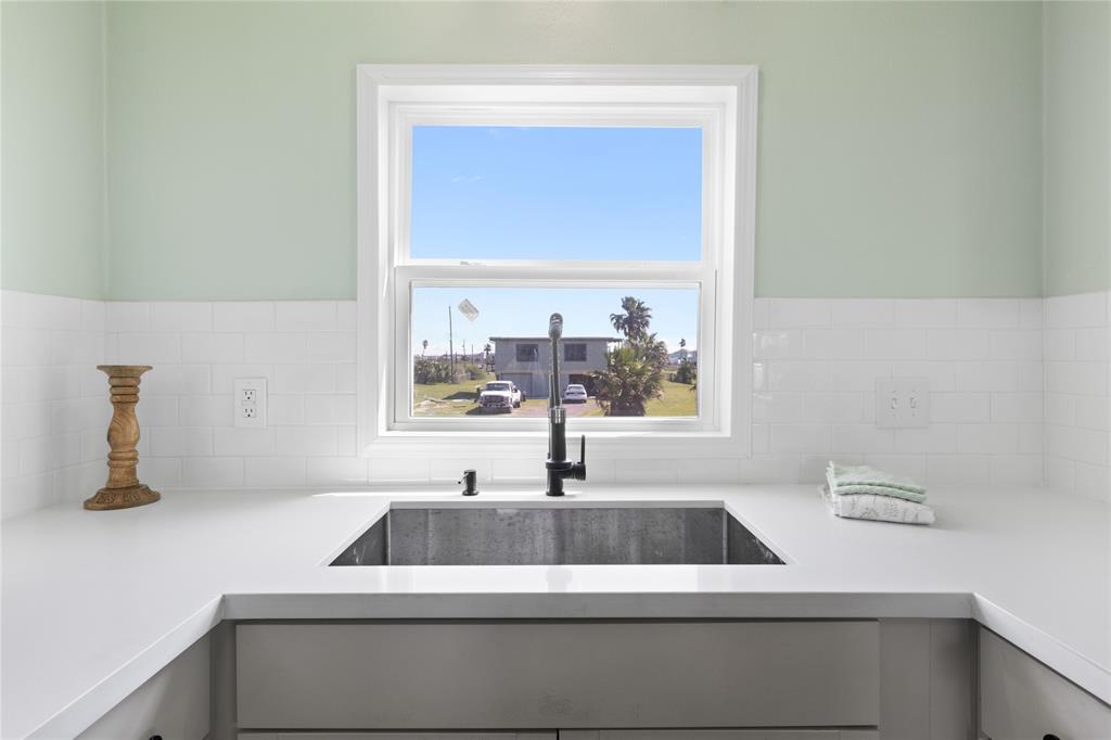 4020 4th Street, Galveston, Texas image 11