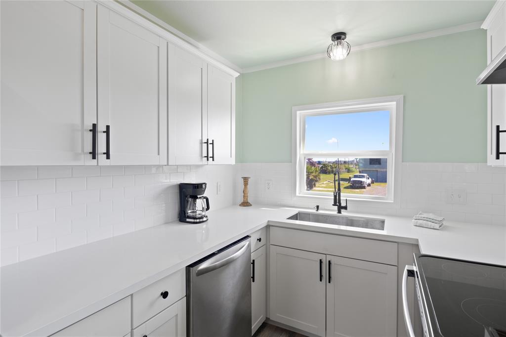 4020 4th Street, Galveston, Texas image 10