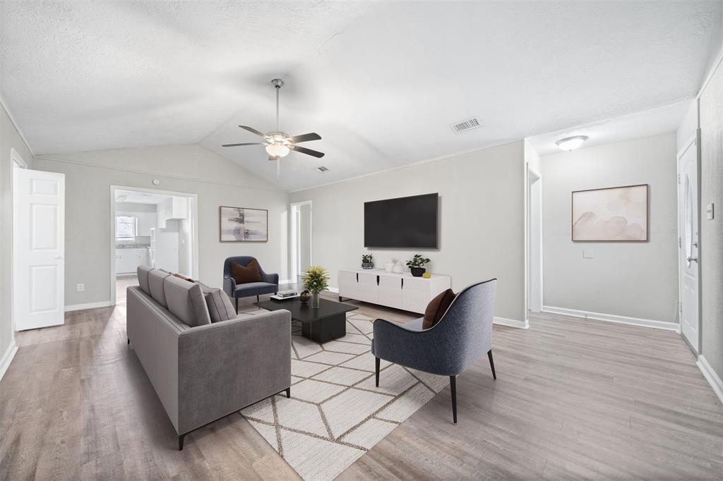 208 Timber Lane, Baytown, Texas image 3