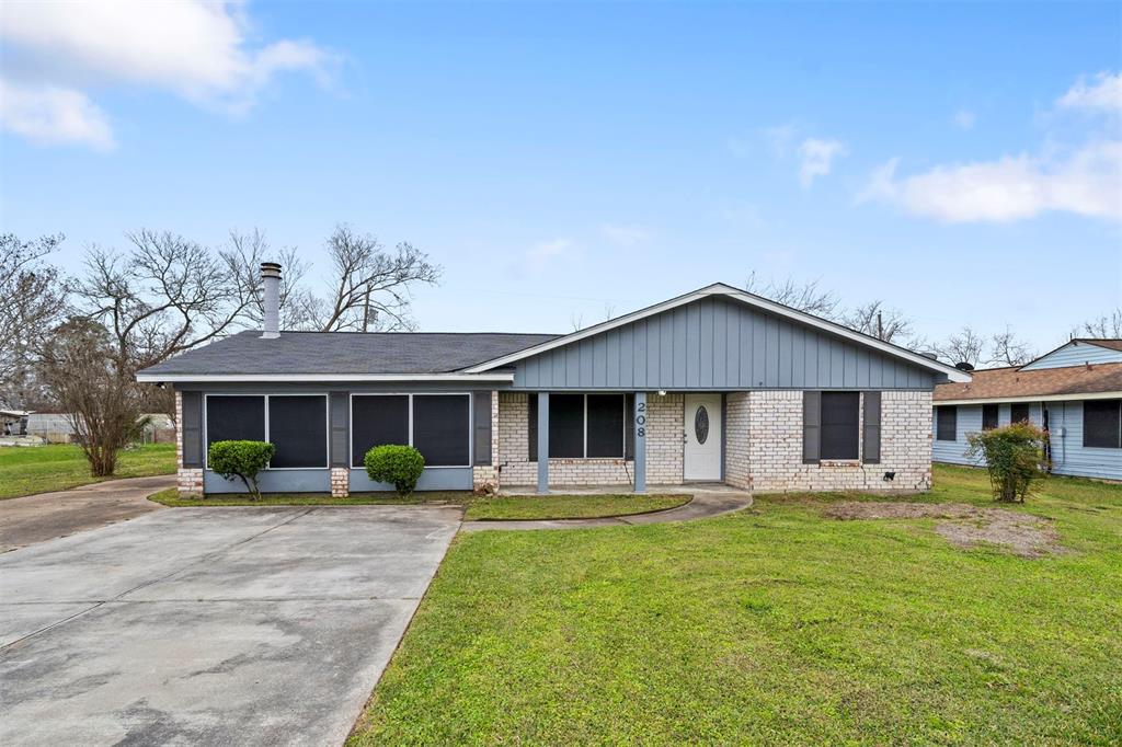 208 Timber Lane, Baytown, Texas image 1
