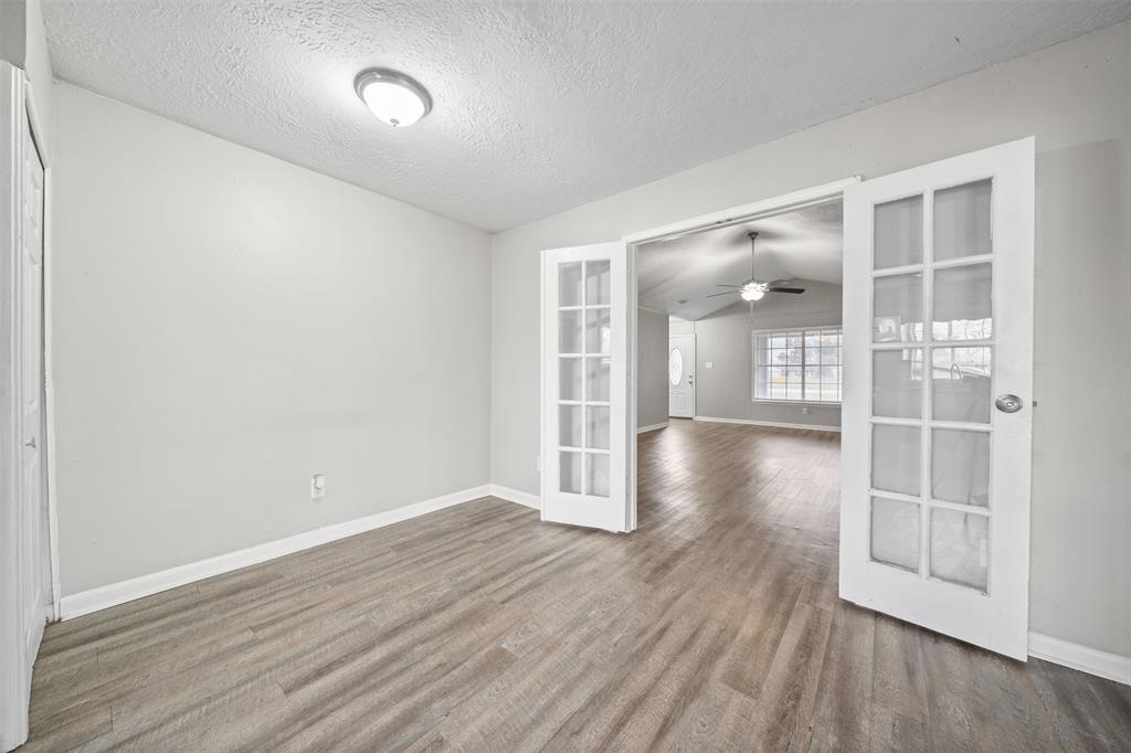208 Timber Lane, Baytown, Texas image 13