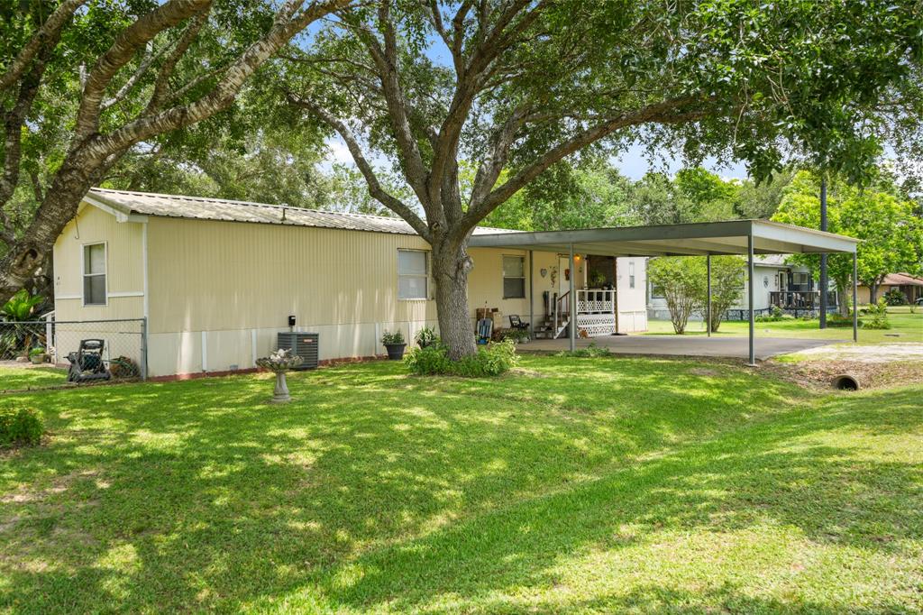 19 Avenue K, Markham, Texas image 1