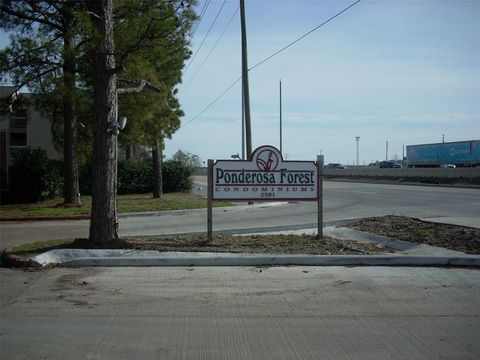 Condominium in Dickinson TX 2501 Gulf Freeway 22.jpg