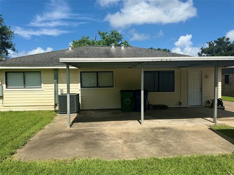 A home in Angleton