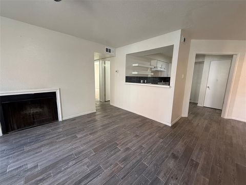 Photo of 12500 Sandpiper Drive #137, Houston, TX 77035 (MLS # 89005922) Photo of 12500 Sandpiper Drive #137, Houston, TX 77035 (MLS # 89005922)