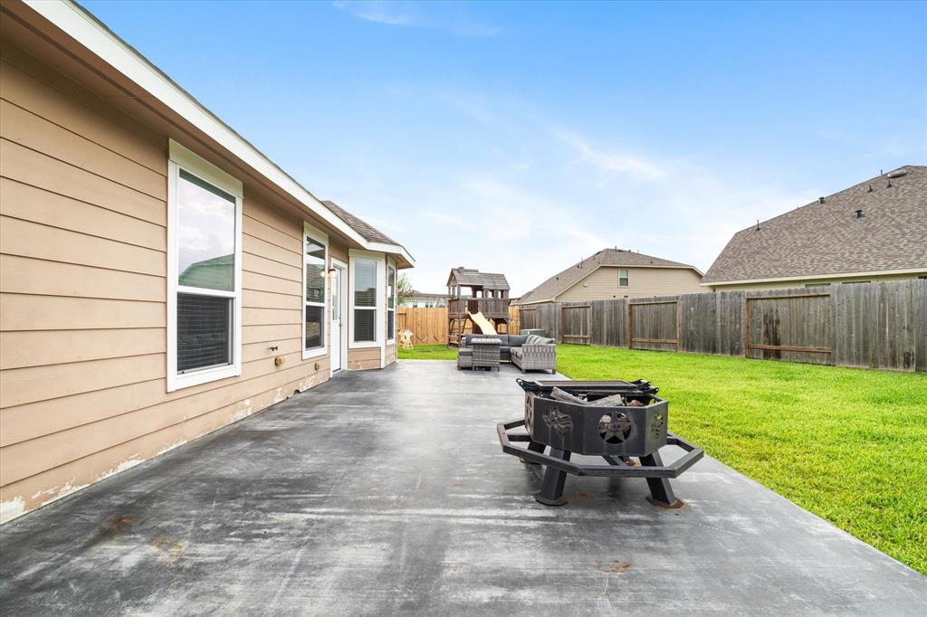 8338 Egret Bay Circle, Baytown, Texas image 31