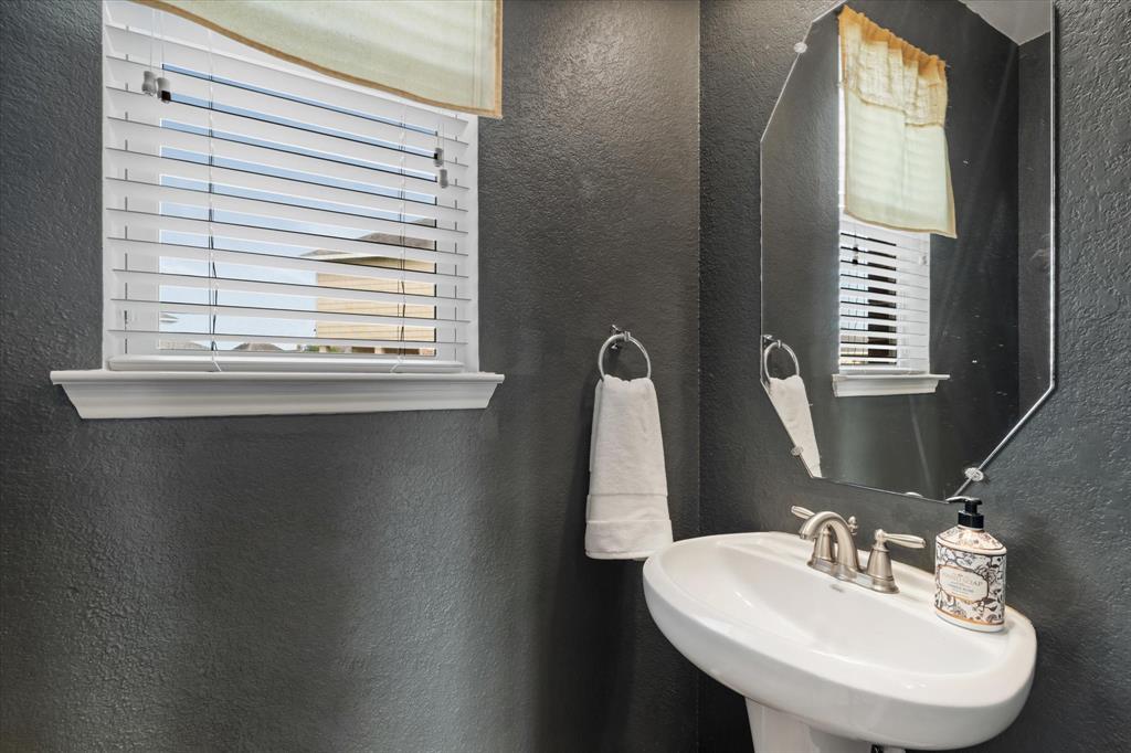 8338 Egret Bay Circle, Baytown, Texas image 26