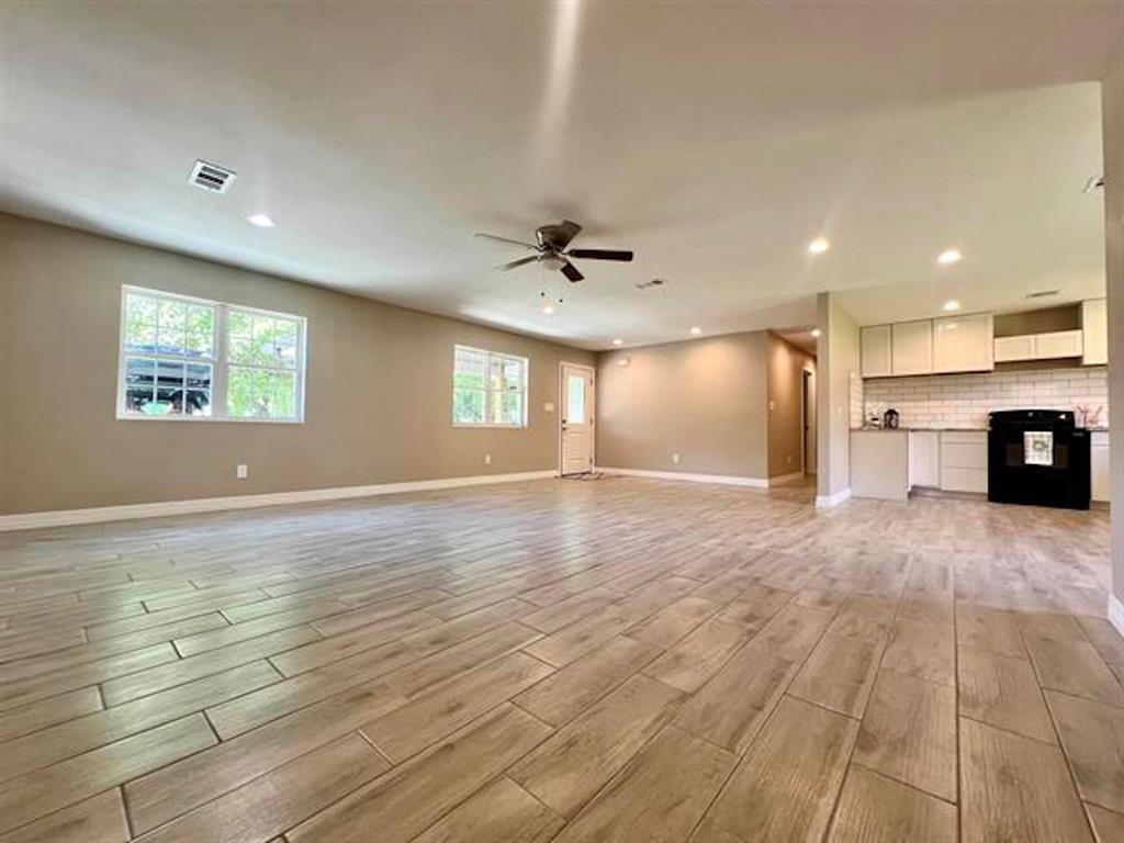 1040 Pine Cove Street, Vidor, Texas image 6