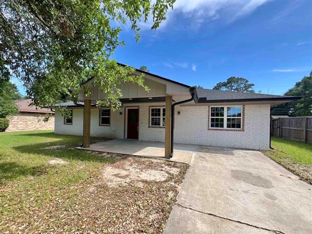 1040 Pine Cove Street, Vidor, Texas image 1