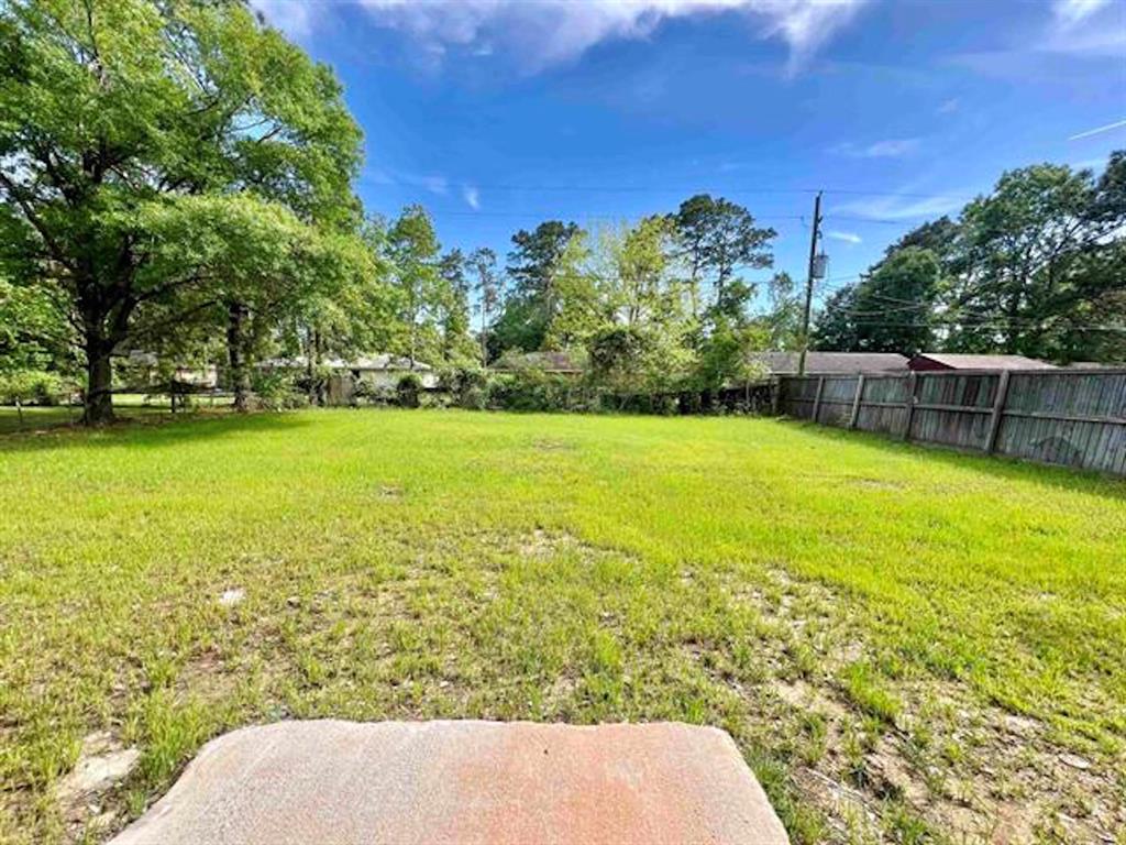 1040 Pine Cove Street, Vidor, Texas image 13