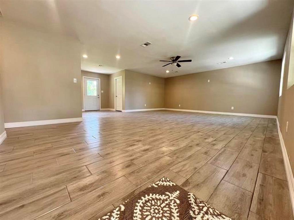 1040 Pine Cove Street, Vidor, Texas image 4