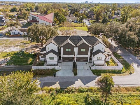 3034 Wayne Street A-B Houston TX 77026