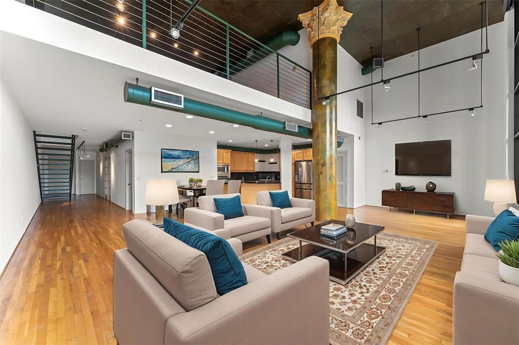 1005 S Shepherd Drive 210