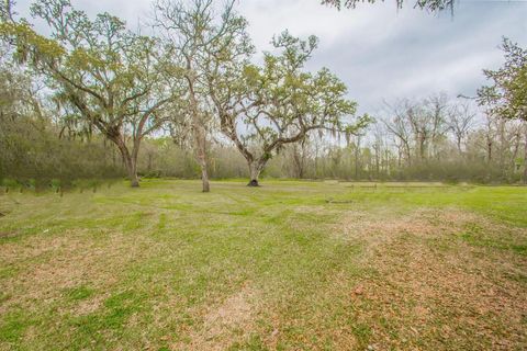 A home in Angleton