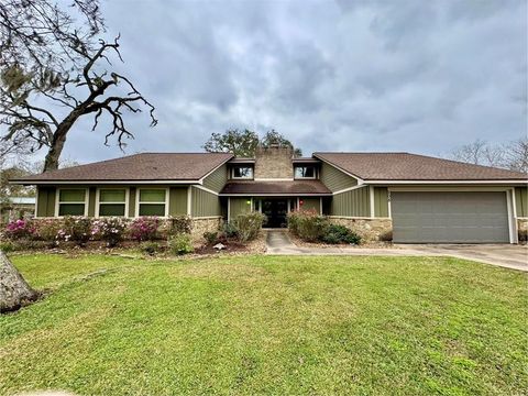 A home in Angleton