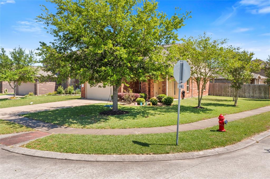 3101 Braepark Court, Dickinson, Texas image 4