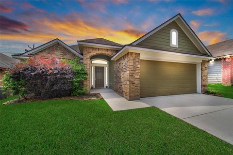 Single Family Residence in Conroe TX 947 Oak Falls Drive.jpg