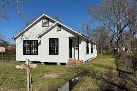 Photo of 3950 Scranton Street, Beaumont, TX 77703 (MLS # 79553222)