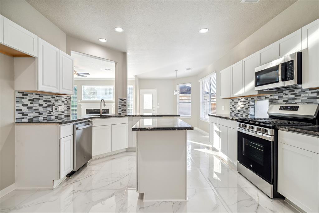 6242 Clear Canyon Drive, Katy, Texas image 9