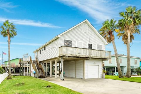 Single Family Residence in Galveston TX 22819 Lunes.jpg