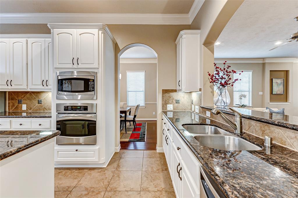 2902 Royal Oaks Grove, Houston, Texas image 14
