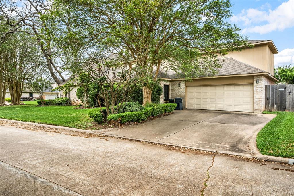 102 Blancroft Court, Sugar Land, Texas image 4