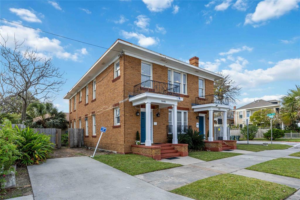 2001 Rosenberg Street