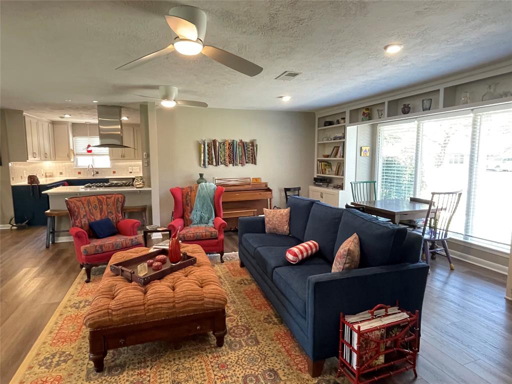 5009 Inverness Drive, Baytown, Texas image 7