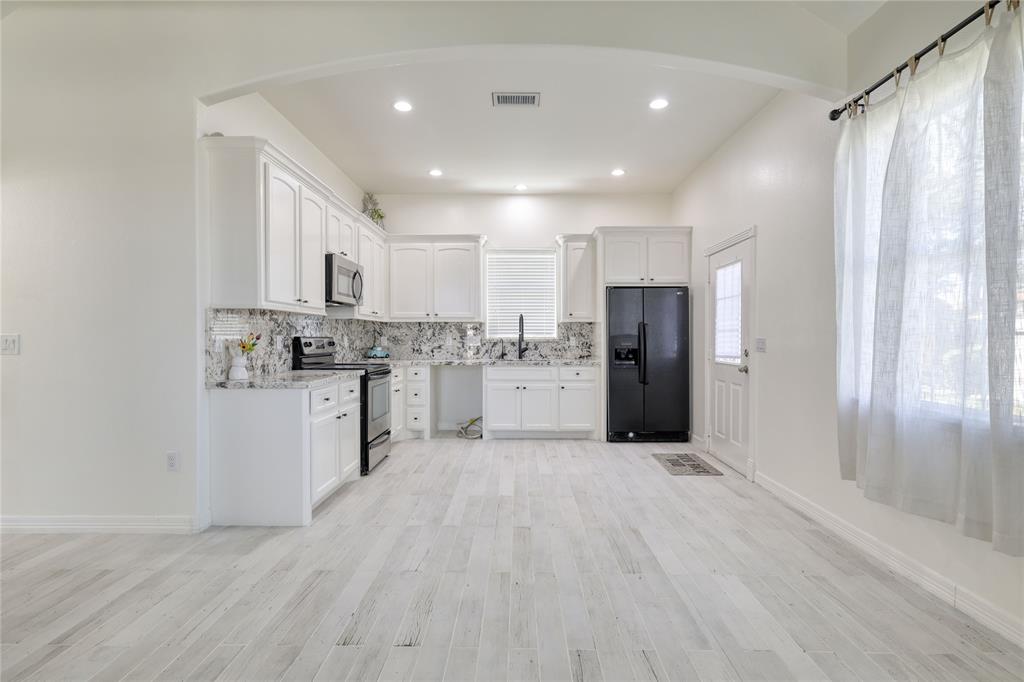 49 Regency Point, Conroe, Texas image 4