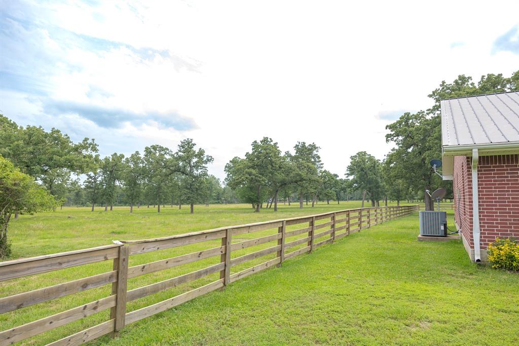 4988 Paso Fino Lane, Madisonville, Texas image 5