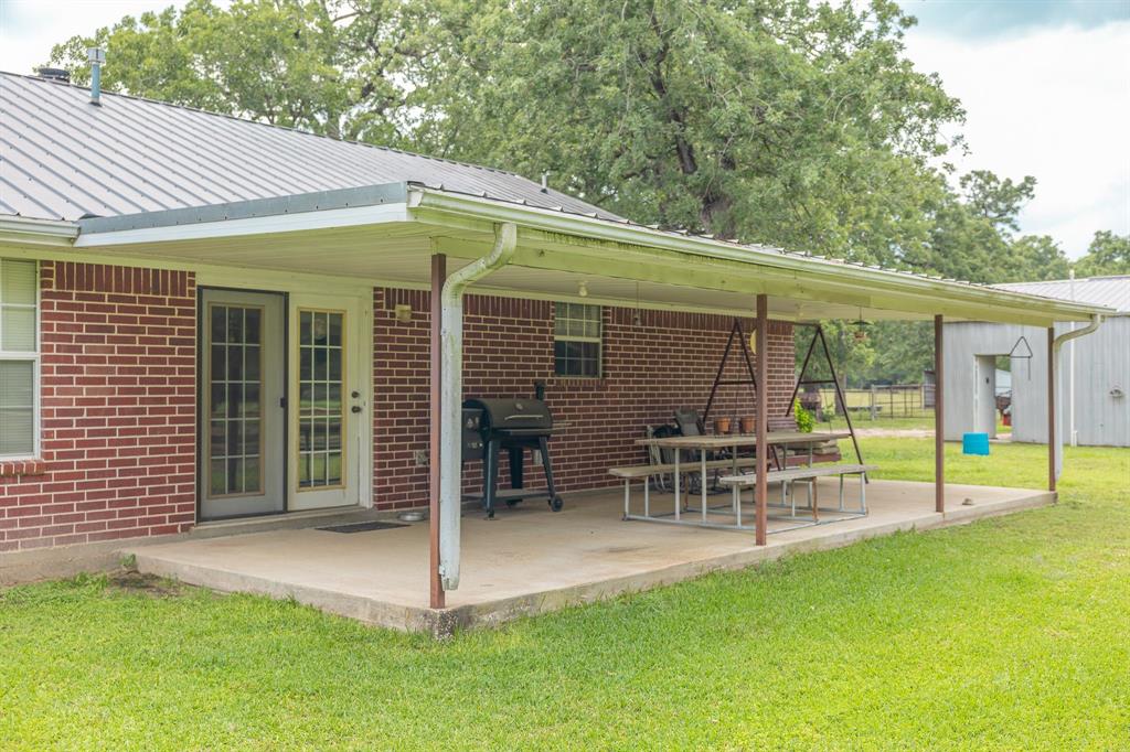 4988 Paso Fino Lane, Madisonville, Texas image 4