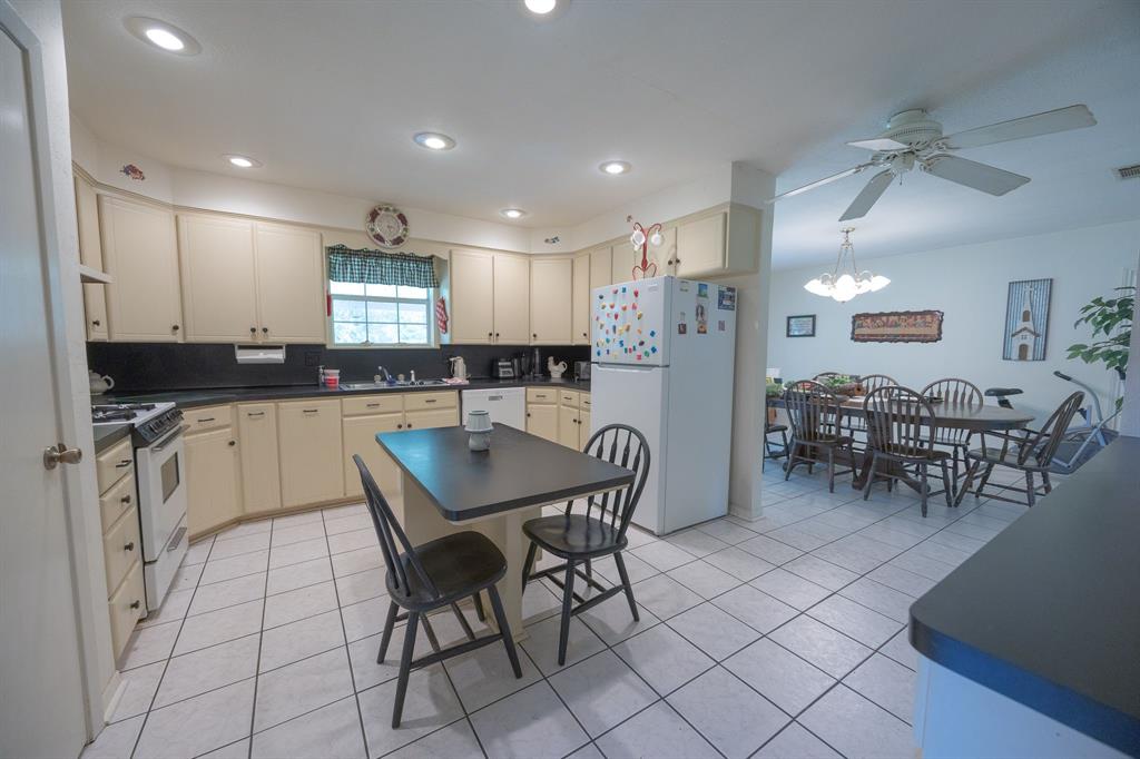 4988 Paso Fino Lane, Madisonville, Texas image 13