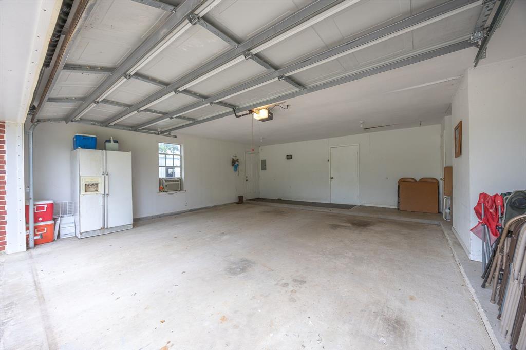 4988 Paso Fino Lane, Madisonville, Texas image 6